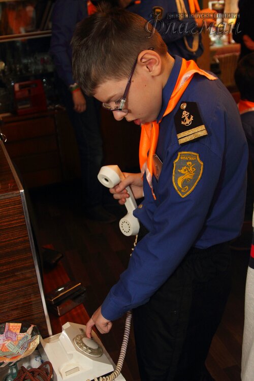 Илья Копылов и дисковый телефон